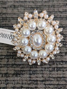 Pearl And Rhinestone Oval Cocktail Ring with Crystal Halo Stretchable Band